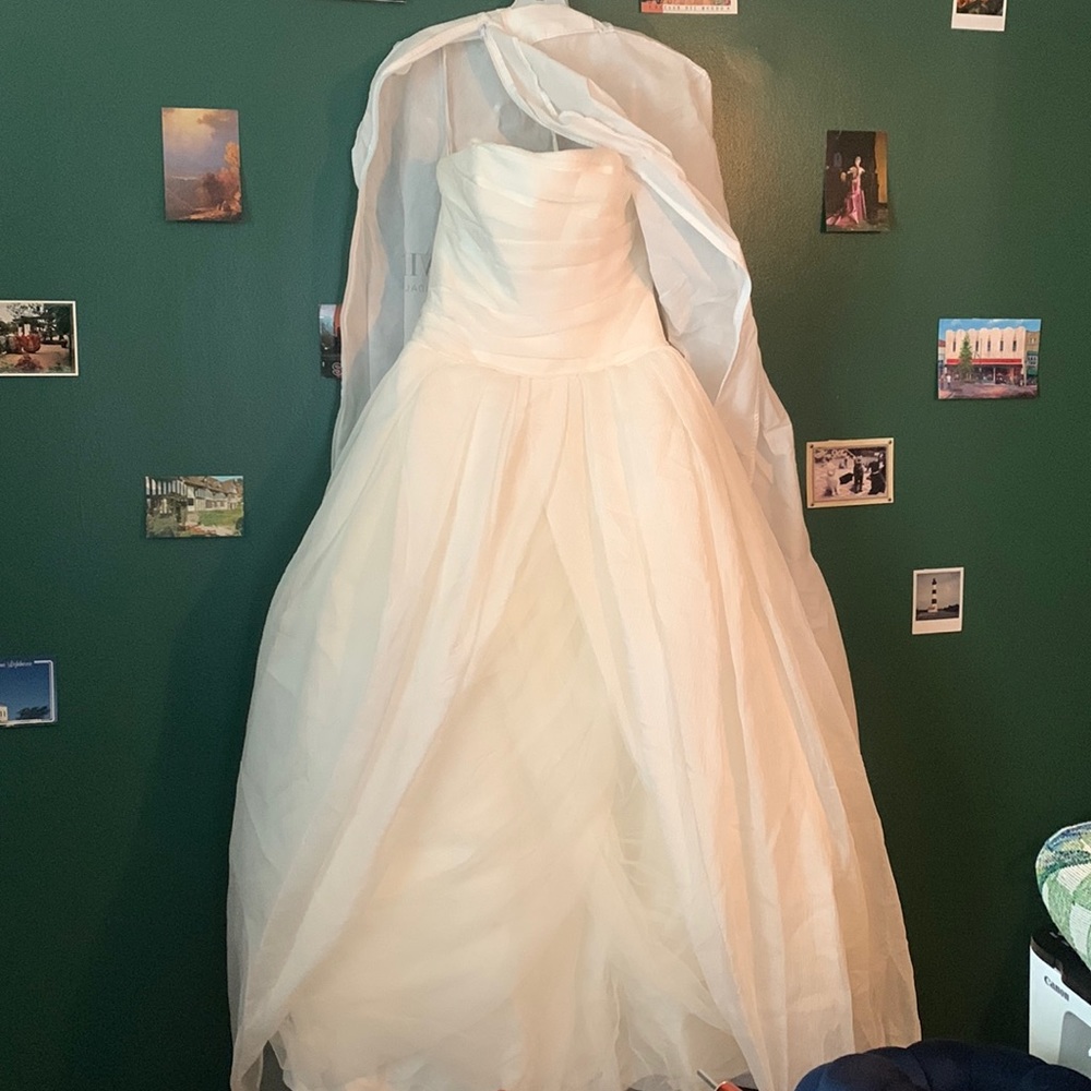 Vera Wang White wedding dress